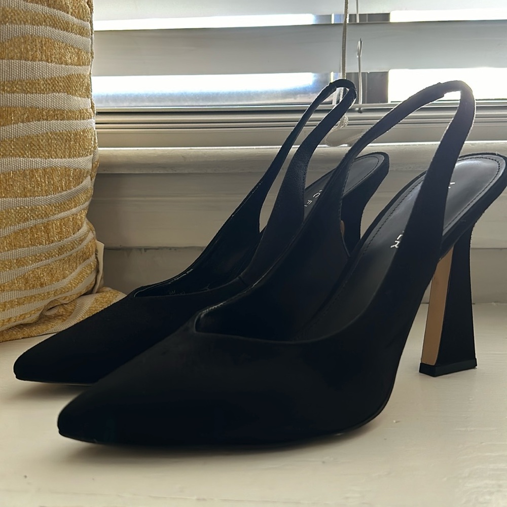 Marc Fisher Black Pointed Slingback Pumps with Sculpted Heel